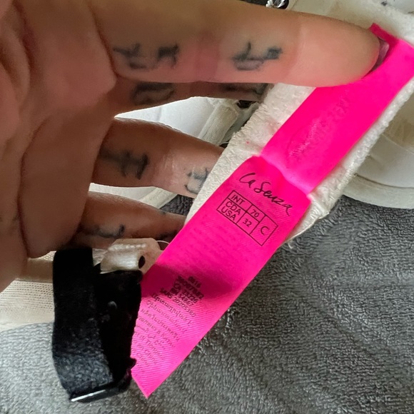 2/$40✨ LaSenza Beyond Sexy Bra - Picture 6 of 6